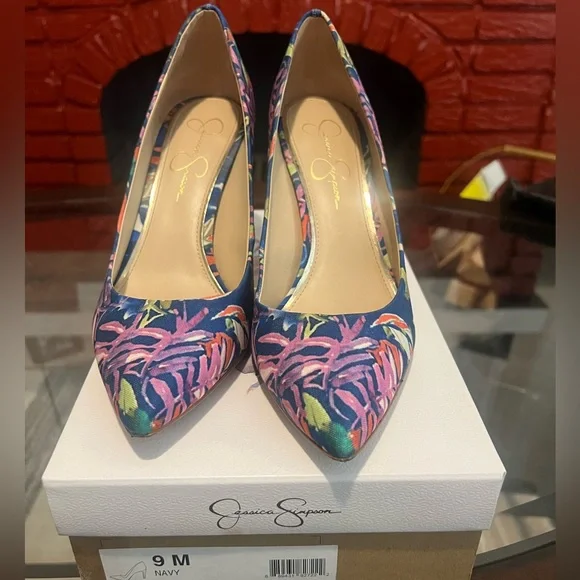 Jessica Simpson-Colorful printed heel size 9 - Picture 2 of 5